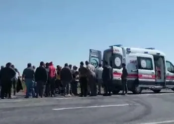 Motosiklet ve otomobil çarpıştı, 1 kişi ağır yaralandı