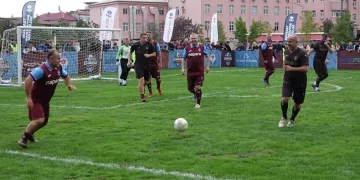 Trabzon’da “Efsanelerle yeniden” futbol turnuvası