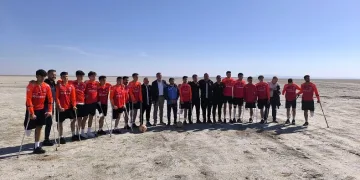 Ampute Milli Futbol Takımı kuraklığa dikkat çekmek için Seyfe Gölü’nde antrenman yaptı