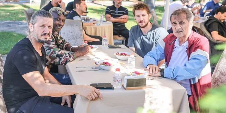 Şenol Güneş, eski öğrencileriyle bir araya geldi