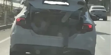 Otomobilin bagajında tehlikeli yolculuk