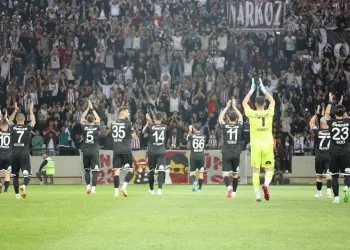 Elazığsporlu taraftarlardan hakem tepkisi