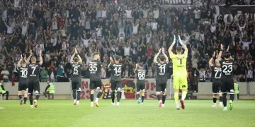 Elazığsporlu taraftarlardan hakem tepkisi