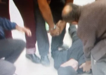 Basın açıklaması sırasında fenalaşan vatandaş bayıldı