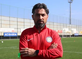 Çaykur Rizespor Teknik Direktörü İlhan Palut: “Aleyhimize olan görüntüyü bir ivmeyle tersine çevirmek istiyoruz”