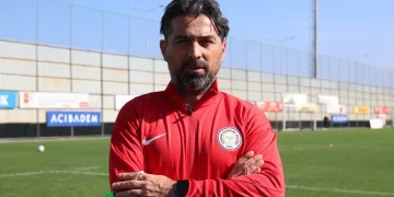 Çaykur Rizespor Teknik Direktörü İlhan Palut: “Aleyhimize olan görüntüyü bir ivmeyle tersine çevirmek istiyoruz”