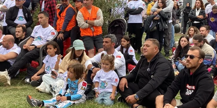 Toprak Razgatlıoğlu kazandı, Kenan Sofuoğlu sevindi