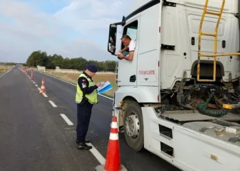 Ağır tonajlı araçlar denetledi