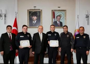 Başarılı polisler ödüllendirildi