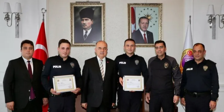 Başarılı polisler ödüllendirildi
