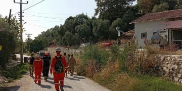 Ekipler kayıp 80 yaşındaki yaşlı kadın için seferber oldu