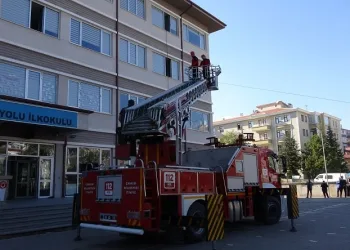 İlkokuldaki deprem tatbikatı nefes kesti