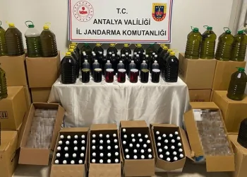 Yüzlerce litre sahte zeytinyağı ve nar ekşisi ele geçirildi