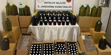 Yüzlerce litre sahte zeytinyağı ve nar ekşisi ele geçirildi