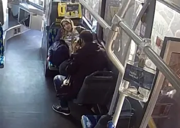Metrobüste doğum anı araç içi kamerasına yansıdı