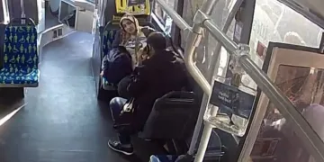 Metrobüste doğum anı araç içi kamerasına yansıdı