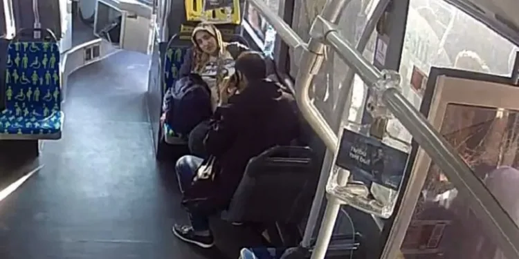 Metrobüste doğum anı araç içi kamerasına yansıdı