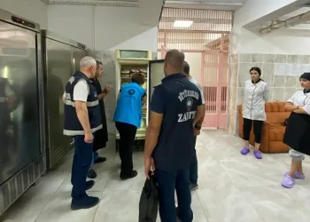 İki okulda tarihi geçmiş 80 kilo ete el konuldu