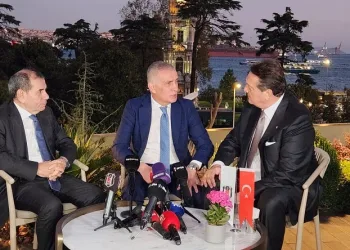 Hasan Arat, Dursun Özbek ve İbrahim Hacıosmanoğlu, açılışta bir araya geldi