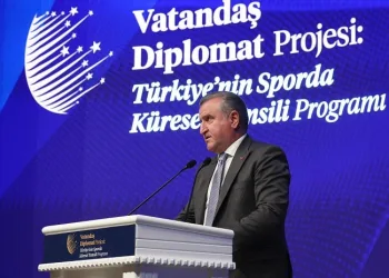 Osman Aşkın Bak: “Ülke, dünya, hak, hukukla ilgili konuları spor ile güzel bir şekilde ifade ediyorsunuz”