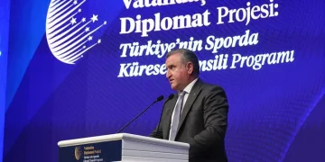 Osman Aşkın Bak: “Ülke, dünya, hak, hukukla ilgili konuları spor ile güzel bir şekilde ifade ediyorsunuz”