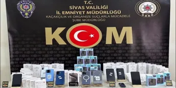 Onlarca kaçak telefon ve aksesuarları ele geçirildi