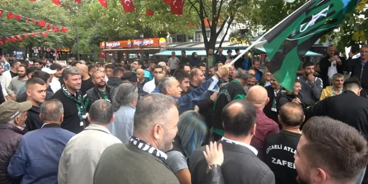 Kocaelispor çarşıya indi, ortaya renkli görüntüler çıktı