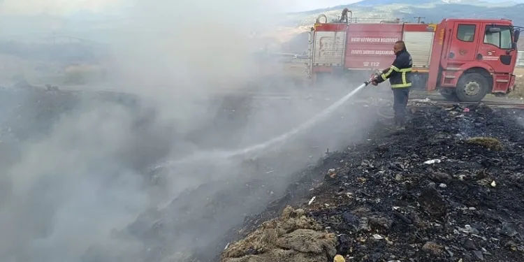 Kırıkhan’da çöplük yangını