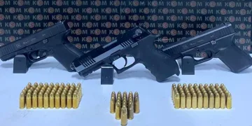 Bagaja gizlenmiş 3 tabanca polisin dikkatinden kaçmadı