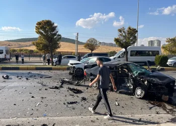 Zincirleme trafik kazası: 3 yaralı