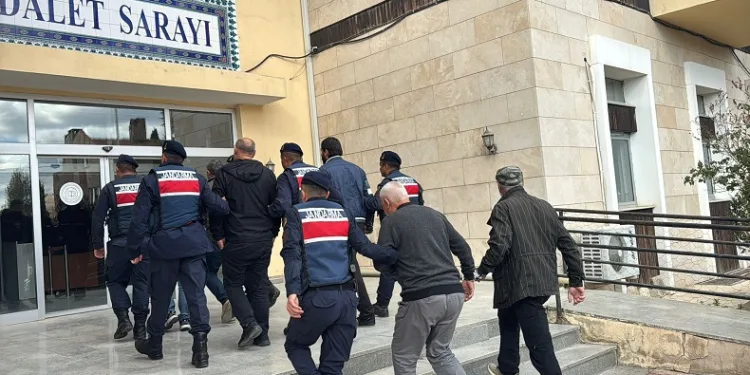 Sit alanında kaçak kazı yapan 8 kişiden 2’si tutuklandı