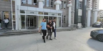 Kuşadası’nda 59 kaçak göçmen yakalandı, 2 organizatör tutuklandı