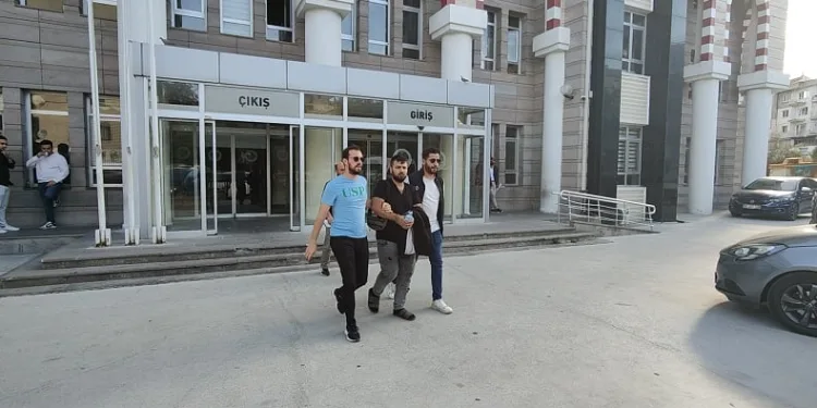 Kuşadası’nda 59 kaçak göçmen yakalandı, 2 organizatör tutuklandı