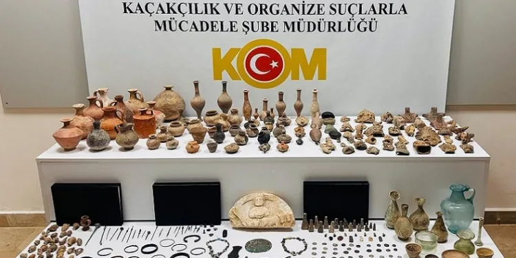 325 tarihi eser ele geçirildi