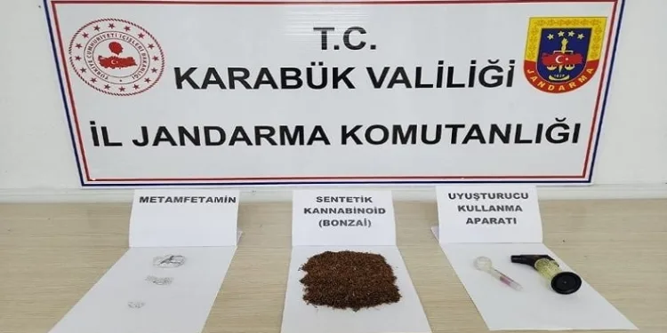 Üzerlerinde uyuşturucu çıkan 3 kişi gözaltına alındı
