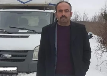 Tüfeğini gösterirken başından vurduğu akrabası hayatını kaybetti, kendisi tutuklandı