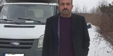 Tüfeğini gösterirken başından vurduğu akrabası hayatını kaybetti, kendisi tutuklandı