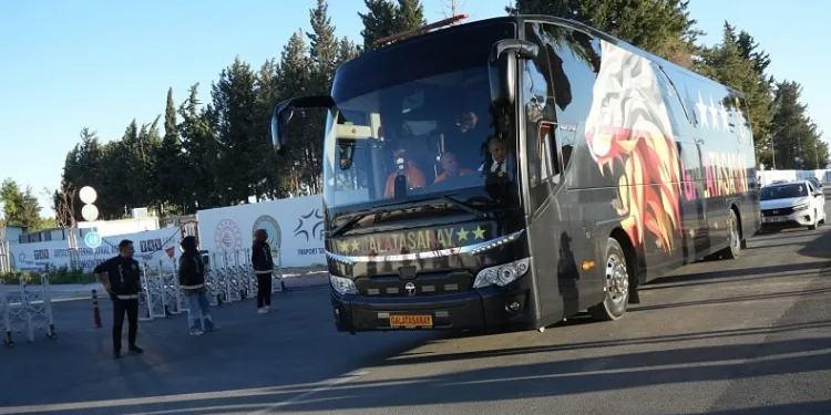 Galatasaray kafilesi Antalya’ya geldi