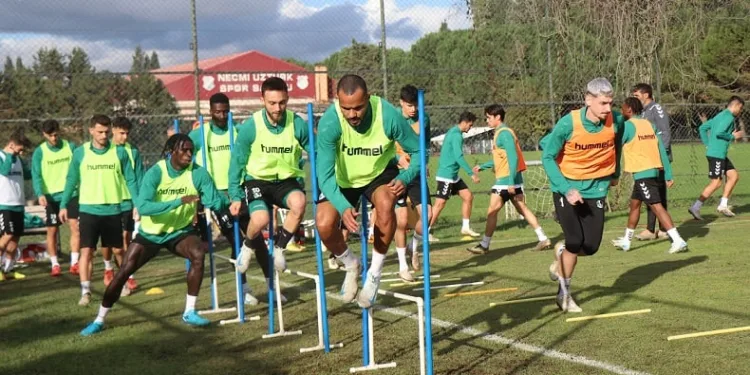 Sakaryaspor, İstanbulspor mesaisini tamamladı