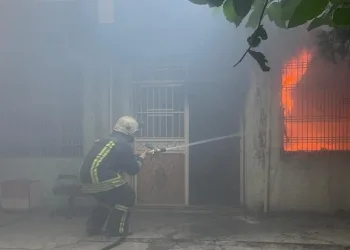 Çıkan ev yangını korkuttu