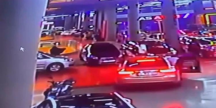 Kadın kılığına giren şahıs husumetlisine kurşun yağdırdı