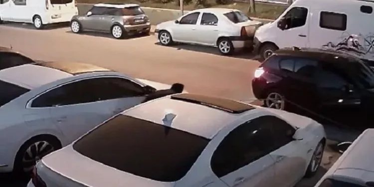 İstanbul’da 33 aracın konsollarını çalan şüpheliler suç makinesi çıktı