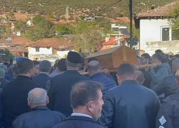 Kazada hayatını kaybeden 4 kişi toprağa verildi