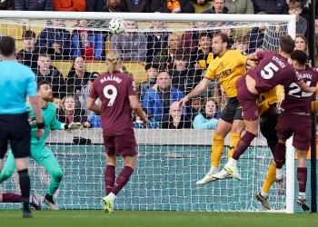 Manchester City son dakikada John Stones ile güldü