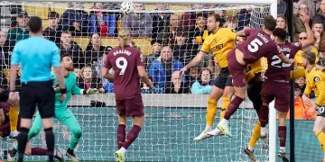 Manchester City son dakikada John Stones ile güldü