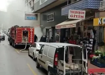 Mobilya mağazasında çıkan yangın korkuttu