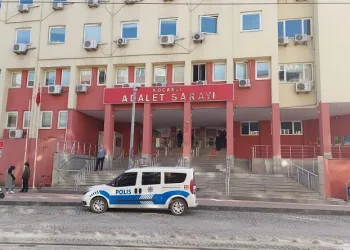 Engelli genç kıza cinsel istismar uyguladığı iddia edilen sanıklar beraat etti