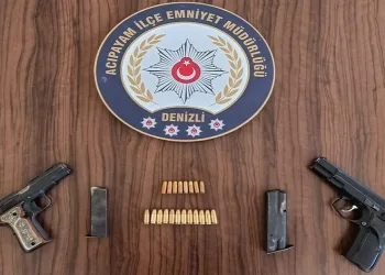 Eğlence mekanında yapılan uygulamada silah ele geçirildi