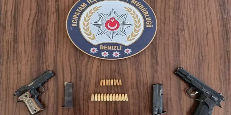 Eğlence mekanında yapılan uygulamada silah ele geçirildi
