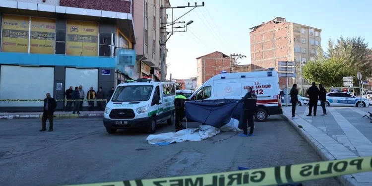 Beton pompa aracının çarptığı yaşlı adam hayatını kaybetti